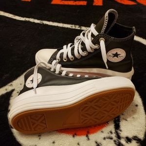 Womens Converse Chuck Taylor Allstars. Womens size 6.